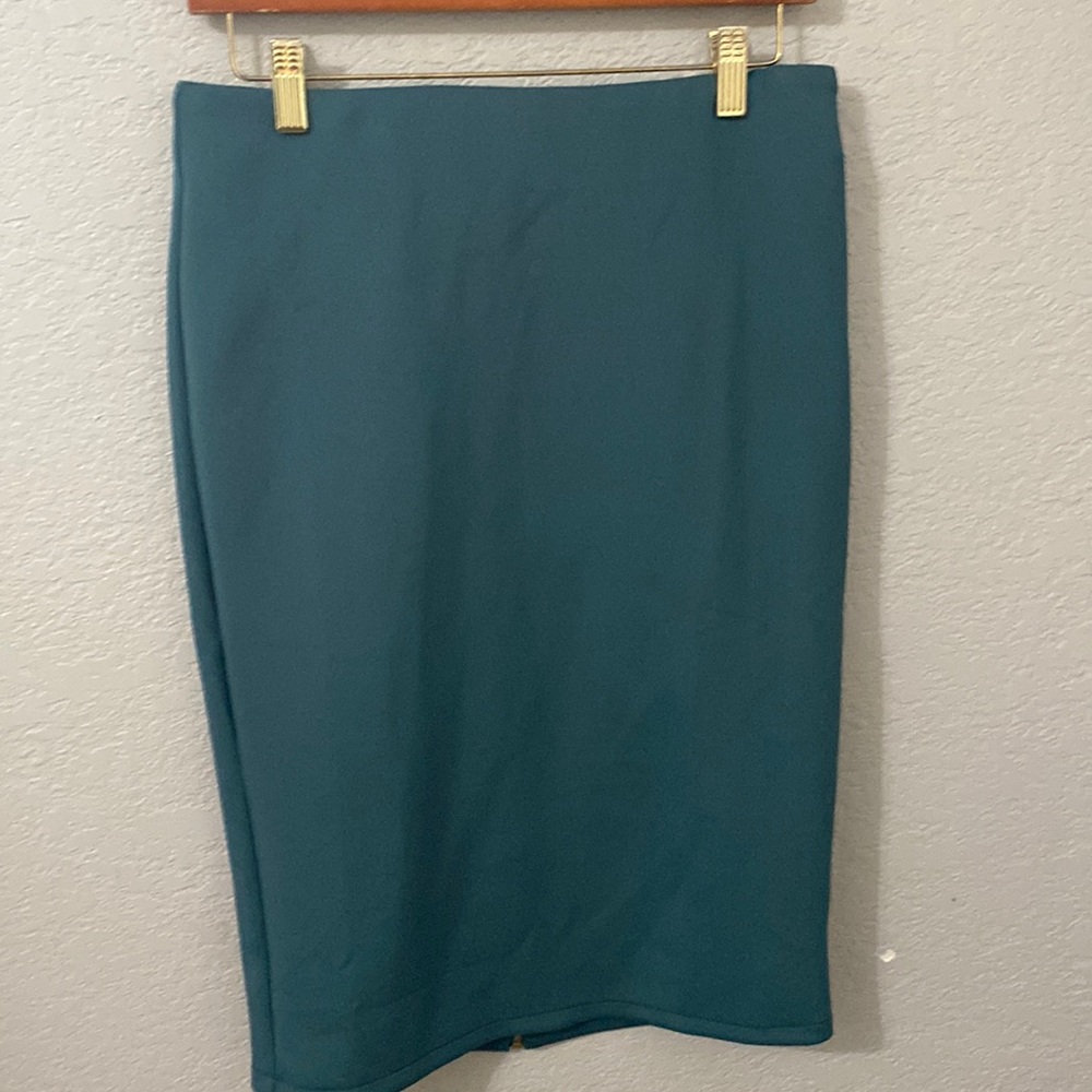 CATHERINE Woman’s Size 6 Skirt